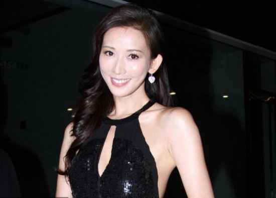 Hồ Hạnh Nhi khoe ảnh cưới, nhẫn đính hôn - 14