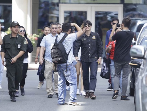 Mỹ nam quot;Tình người duyên maquot; giản dị đến Việt Nam - 3