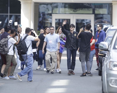 Mỹ nam quot;Tình người duyên maquot; giản dị đến Việt Nam - 4