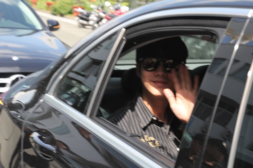 Mỹ nam quot;Tình người duyên maquot; giản dị đến Việt Nam - 7