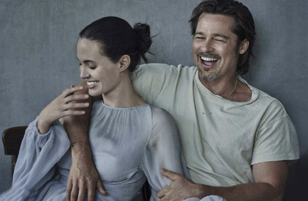 Angelina Jolie nô đùa, nghịch ngợm bên Brad Pitt - 1