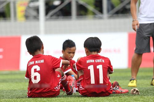 Công Vinh, Phan Thanh Bình hạnh phúc vì quot;đàn conquot; - 14