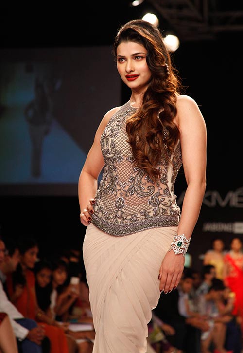 Prachi Desai: quot;Tức nước thì phải vỡ bờ...quot; - 3