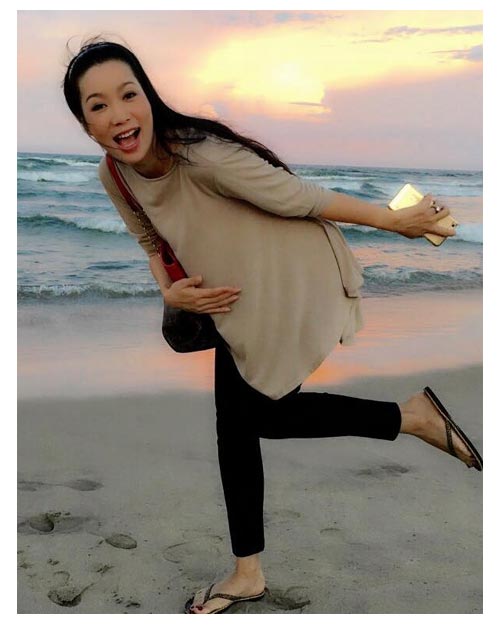 Ốc Thanh Vân tập yoga cùng con trai quot;đốn timquot; fans - 8