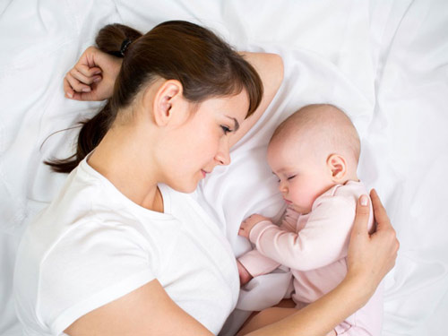 Những câu nói “xát muối vào tim” các mẹ ở nhà chăm con - 1