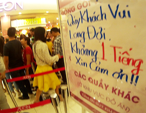 Chen chân nghẹt thở mua sắm cuối tuần - 7