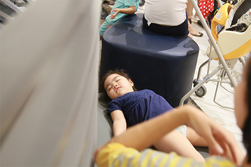 Chen chân nghẹt thở mua sắm cuối tuần - 12