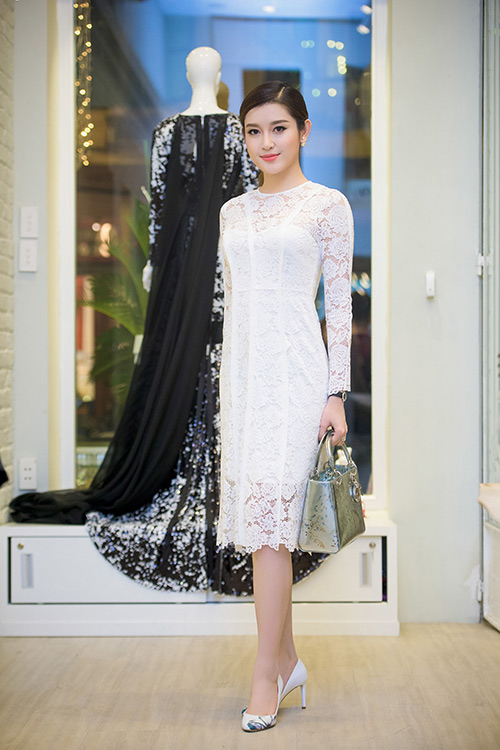 Kỳ Duyên diện đồ đen chững chạc giữa quot;rừng hoa hậuquot; - 8