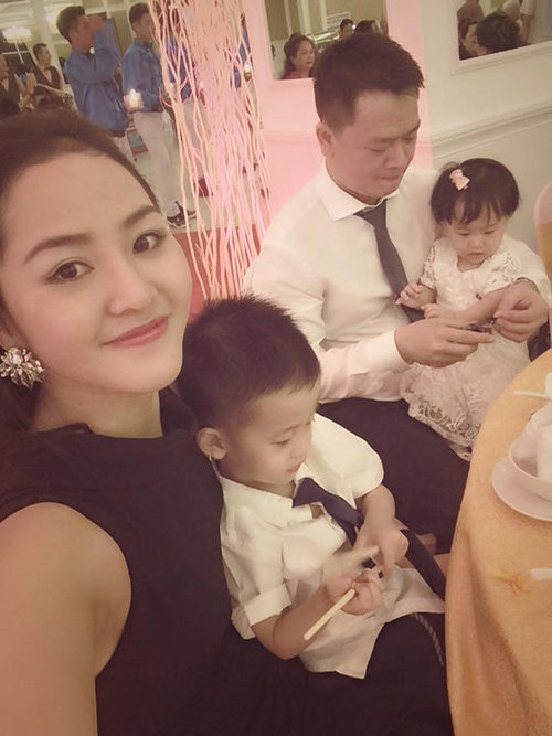 Chồng Phan Thị Lý yêu chiều hai con hết mực - 7