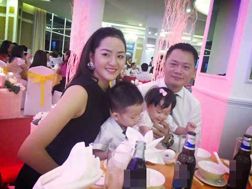 Chồng Phan Thị Lý yêu chiều hai con hết mực - 8