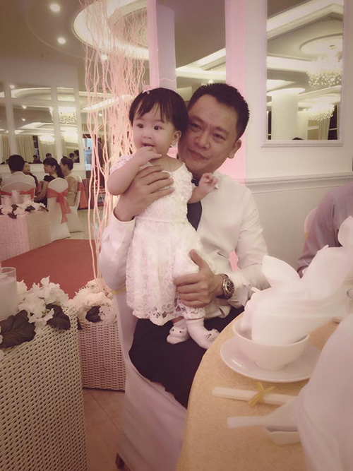 Chồng Phan Thị Lý yêu chiều hai con hết mực - 3