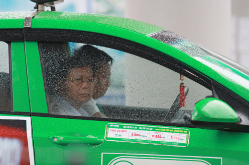 Mưa sáng sớm gây tắc nghẽn nhiều phố ở Hà Nội - 11