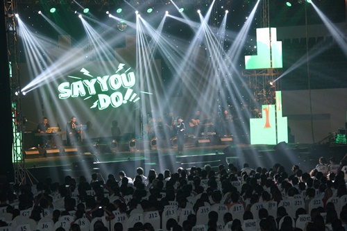 Lệ Quyên tay trong tay Quang Lê trên sân khấu - 6