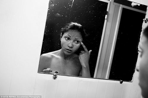 Cuộc sống của diễn viên 9x chuyên đóng phim nóng - 1