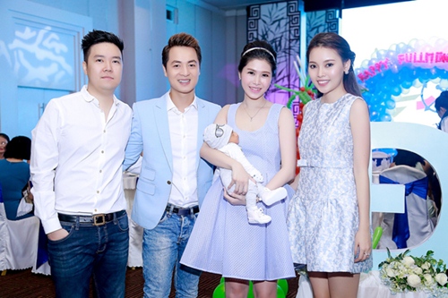 Vợ chồng Đăng Khôi rạng ngời trong tiệc đầy tháng con trai - 10
