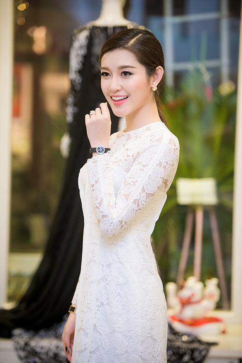 Á hậu Huyền My chi hơn 400 triệu đồng đi dự tiệc - 2