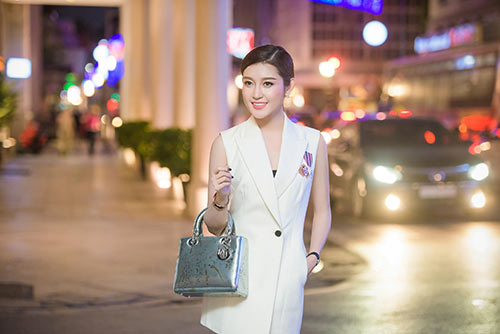 Á hậu Huyền My chi hơn 400 triệu đồng đi dự tiệc - 7