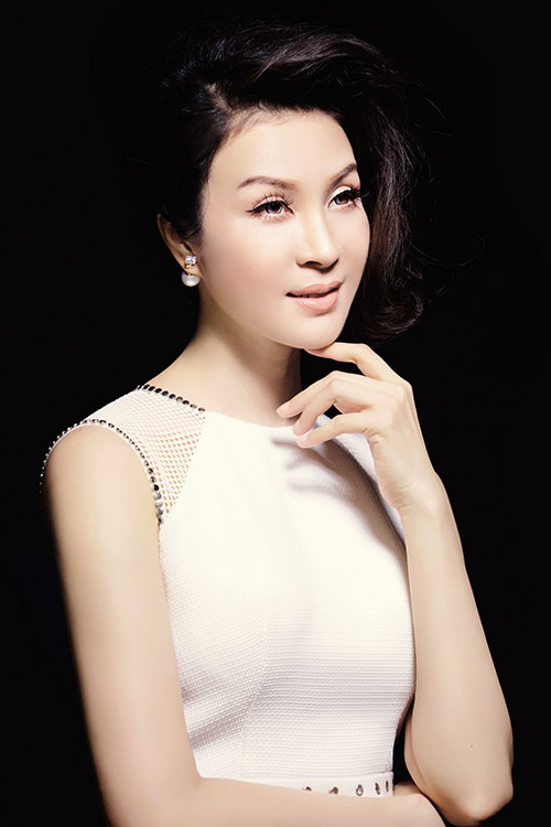MC Thanh Mai đẹp quot;quyền lựcquot;, đầy gợi cảm - 1