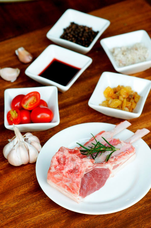 Sườn cừu nướng sốt nho và rượu vang - 1