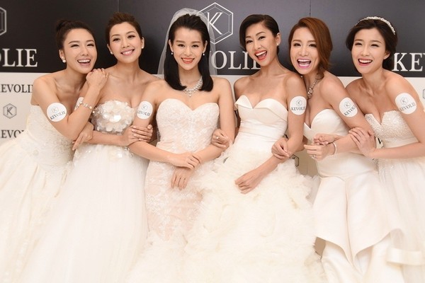 Tỷ phú sang Anh an ủi bồ nhí sau vụ có thêm bồ mới - 8