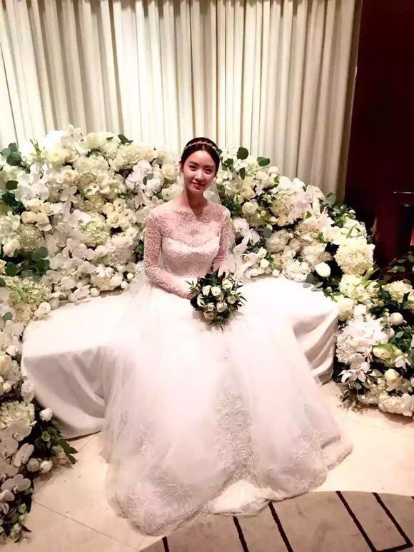 Sao quot;Hôn nhân không hẹn hòquot; tươi rói trong ngày cưới - 3