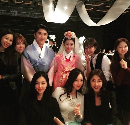 Sao quot;Hôn nhân không hẹn hòquot; tươi rói trong ngày cưới - 5