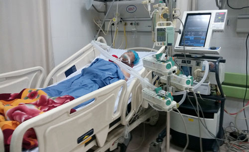 Lái xe taxi gây tai nạn liên hoàn vẫn đang hôn mê - 1