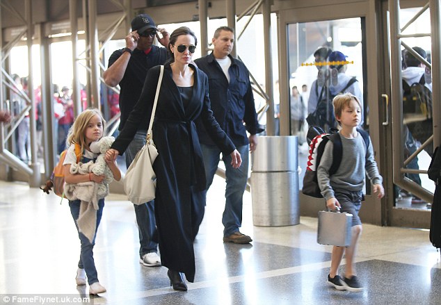 Tân HHHV Paraguay bị tước vương miện vì lộ tin có bầu - 7