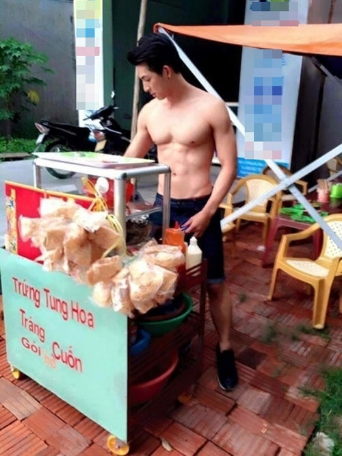 #039;Truy lùng#039; danh tính hot boy 6 múi bán bánh tráng - 1