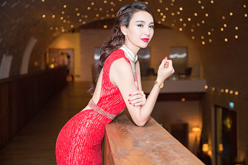 HH Ngọc Diễm khoe eo thon hút mắt người đối diện - 3