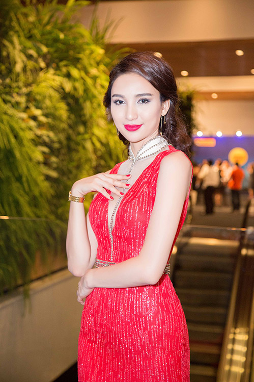 HH Ngọc Diễm khoe eo thon hút mắt người đối diện - 5