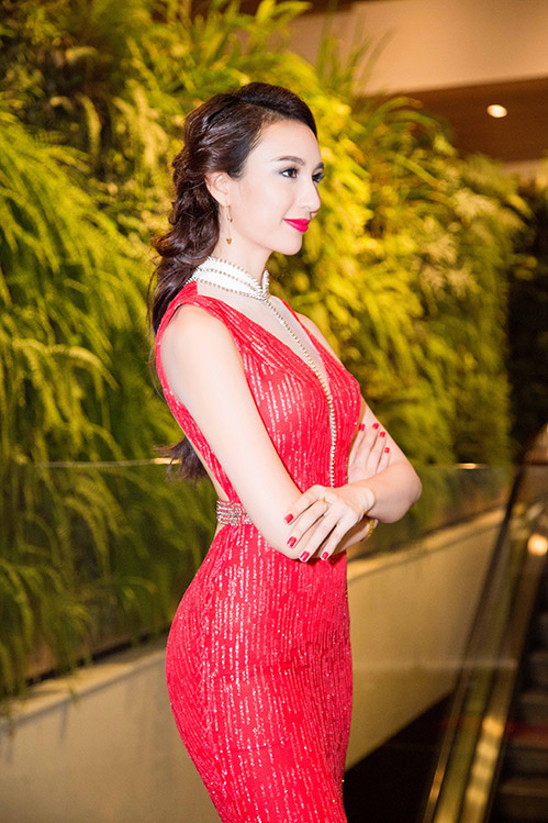 HH Ngọc Diễm khoe eo thon hút mắt người đối diện - 6