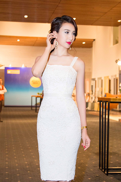 HH Ngọc Diễm khoe eo thon hút mắt người đối diện - 7