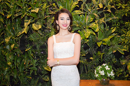 HH Ngọc Diễm khoe eo thon hút mắt người đối diện - 8