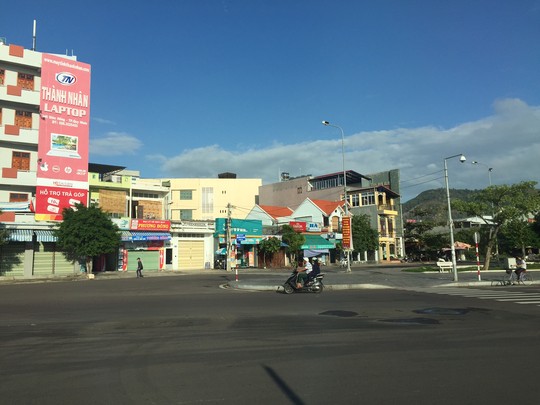 2 nhóm thanh niên chém nhau, 3 người gục trên vũng máu - 1