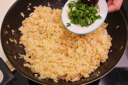 Cơm rang trứng đơn giản mà ngon - 8