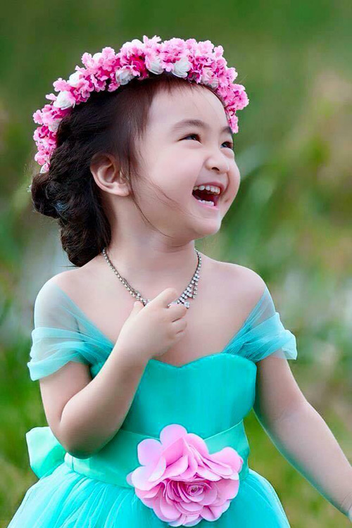 Bé gái Lâm Đồng đẹp như thiên thần quot;đốn timquot; dân mạng - 1
