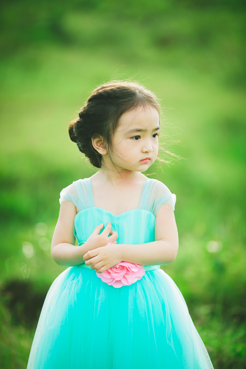 Bé gái Lâm Đồng đẹp như thiên thần quot;đốn timquot; dân mạng - 2