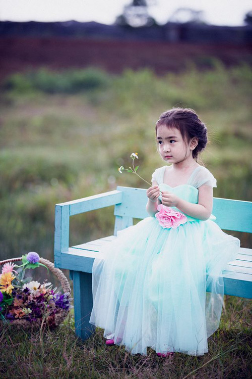 Bé gái Lâm Đồng đẹp như thiên thần quot;đốn timquot; dân mạng - 5