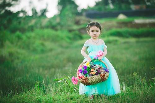 Bé gái Lâm Đồng đẹp như thiên thần quot;đốn timquot; dân mạng - 7