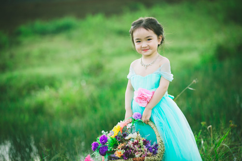 Bé gái Lâm Đồng đẹp như thiên thần quot;đốn timquot; dân mạng - 8