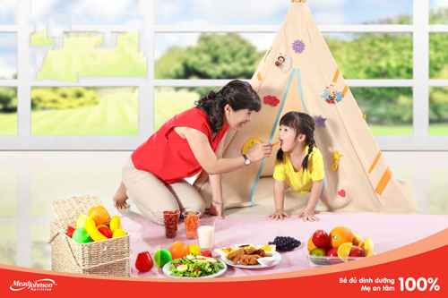 Những tình huống hài hước trong bữa ăn của bé - 2