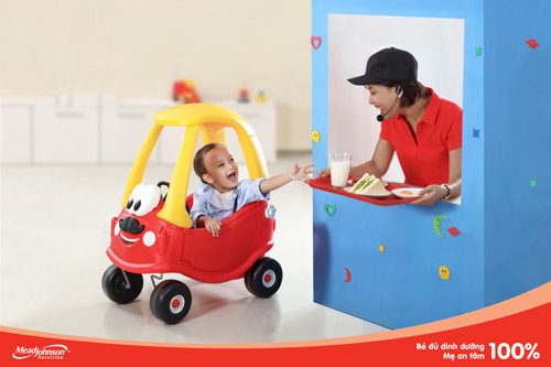 Những tình huống hài hước trong bữa ăn của bé - 1