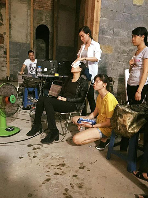 Trương Ngọc Ánh bị bầm tím mắt khi đang quay phim - 3