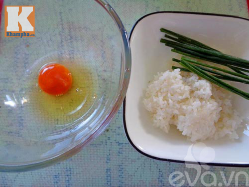 Vào bếp vài phút với món bánh trứng cơm chiên - 1