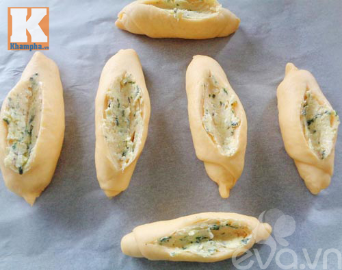 Bánh mì bơ tỏi thơm lừng gian bếp - 9