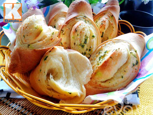 Bánh mì bơ tỏi thơm lừng gian bếp - 11