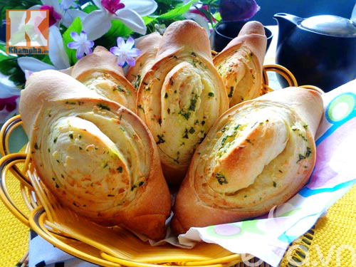 Bánh mì bơ tỏi thơm lừng gian bếp - 12