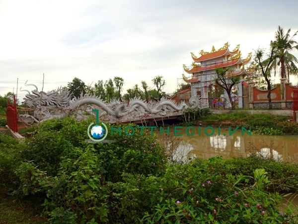Cận cảnh ngôi nhà thờ Tổ trăm tỷ của danh hài Hoài Linh - 1