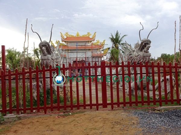 Cận cảnh ngôi nhà thờ Tổ trăm tỷ của danh hài Hoài Linh - 2